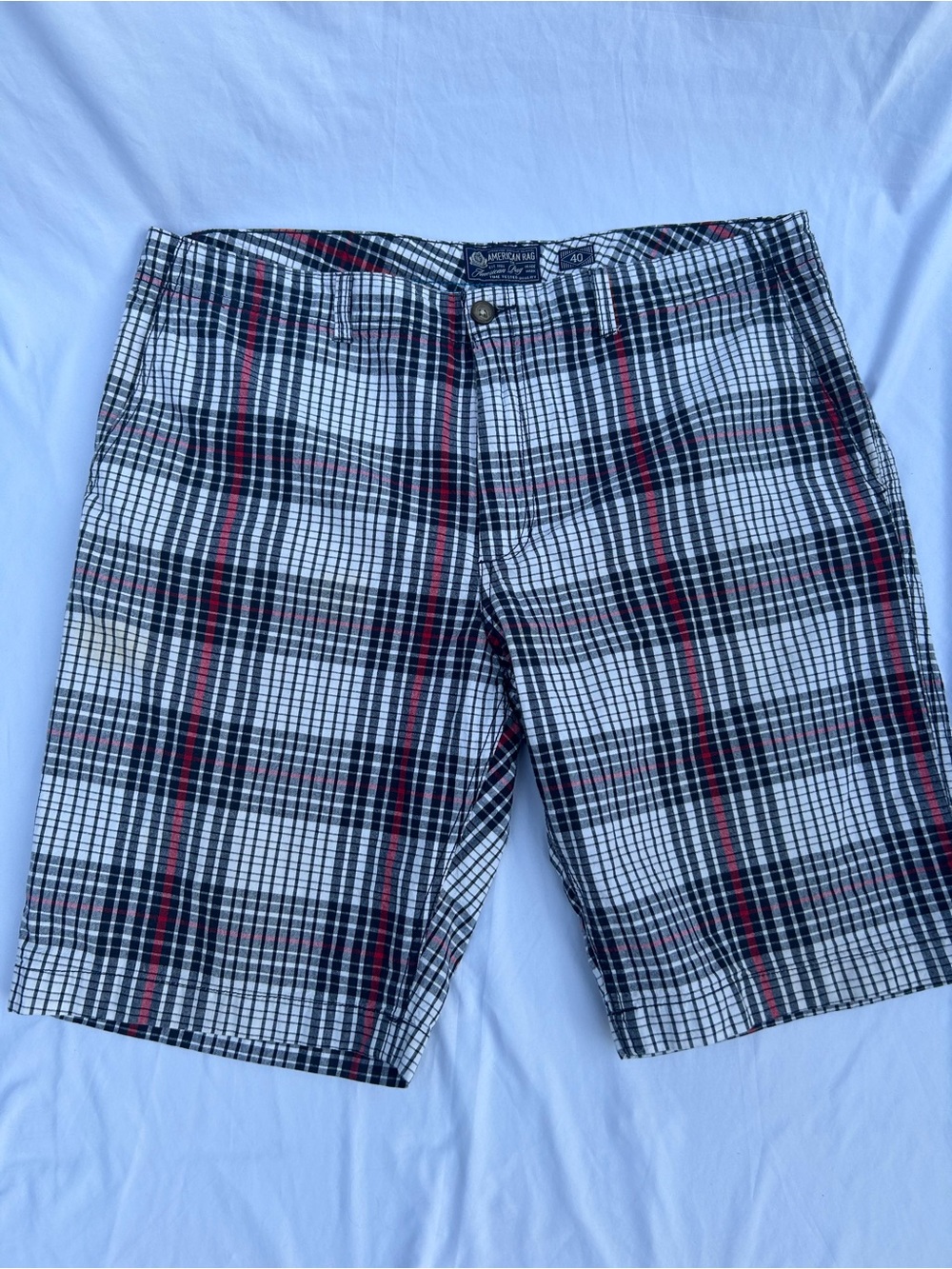 American Rag Men’s Black, White & Red Plaid Flat Front Shorts broken button